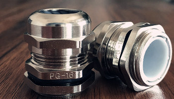 金屬電纜防水接頭如何連接？